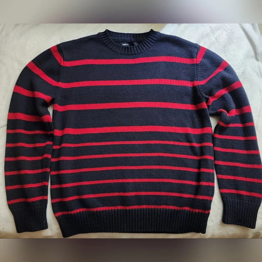 Like New GAP KIDS Sweater Size 8 Navy Blue & Dark Red Stripes. Non smoking home.